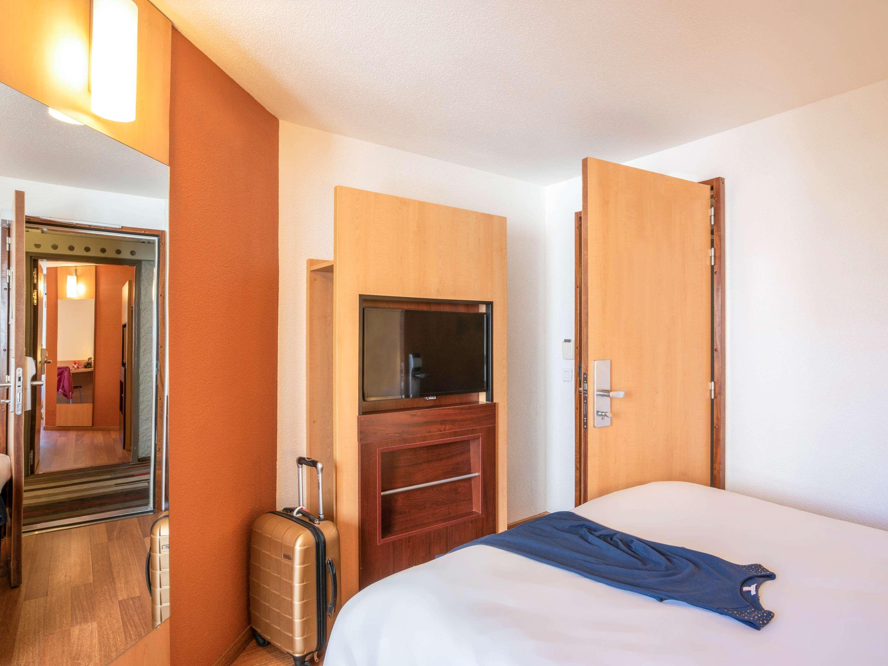 Готель Ibis Tours Centre Gare Екстер'єр фото