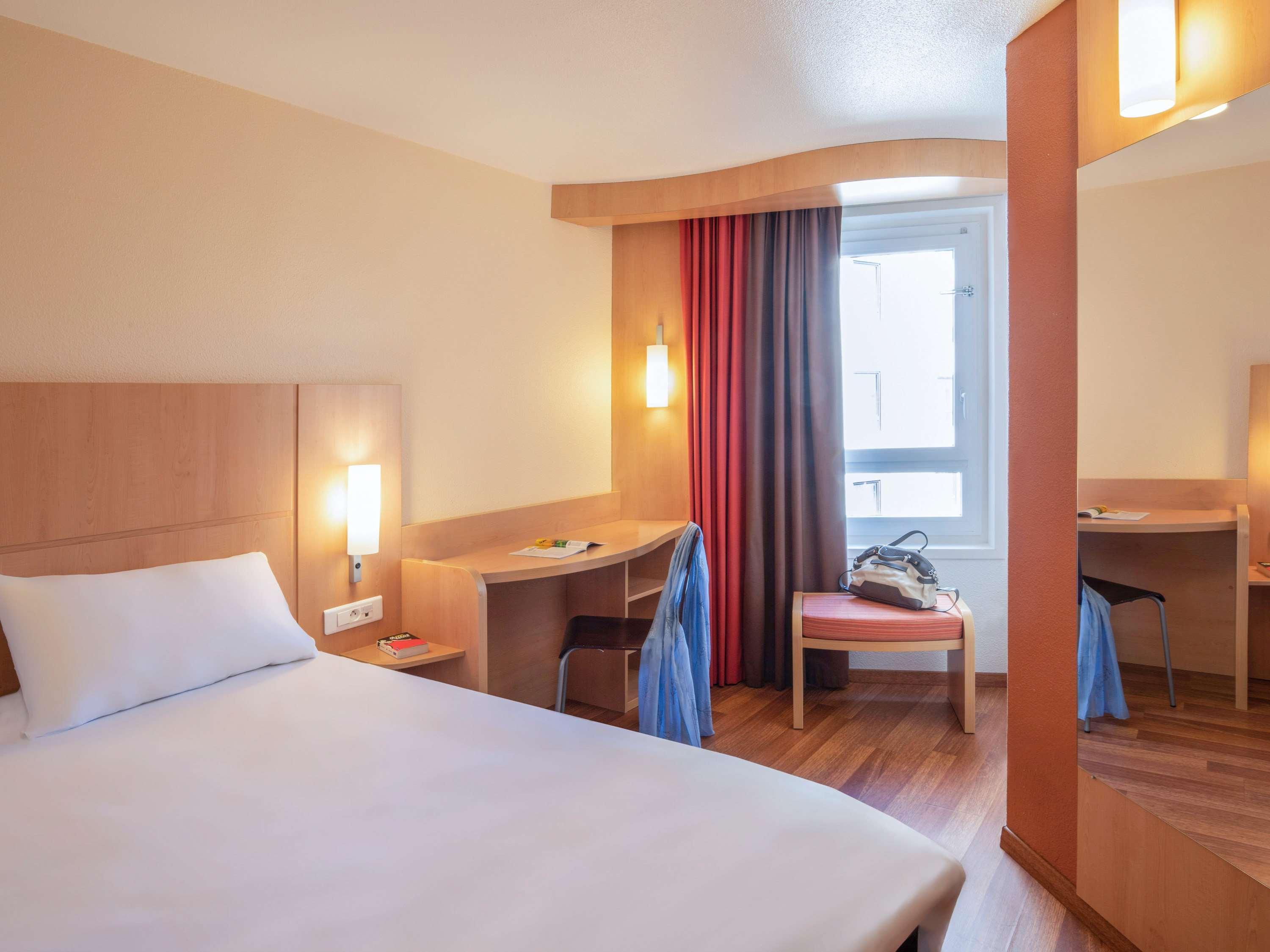 Готель Ibis Tours Centre Gare Екстер'єр фото